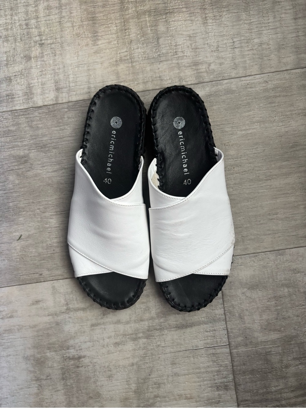 Eric Michael White Leather Slide Sandals – Size 40-005